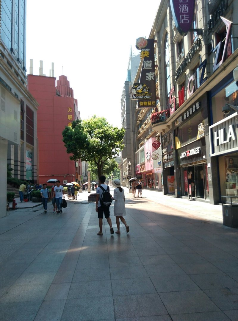 客厅地砖选购指南:打造理想居住空间的关键一环
